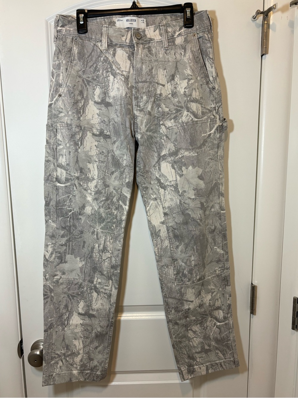 Hollister Men's Gray Abstract Print Cargo Pants